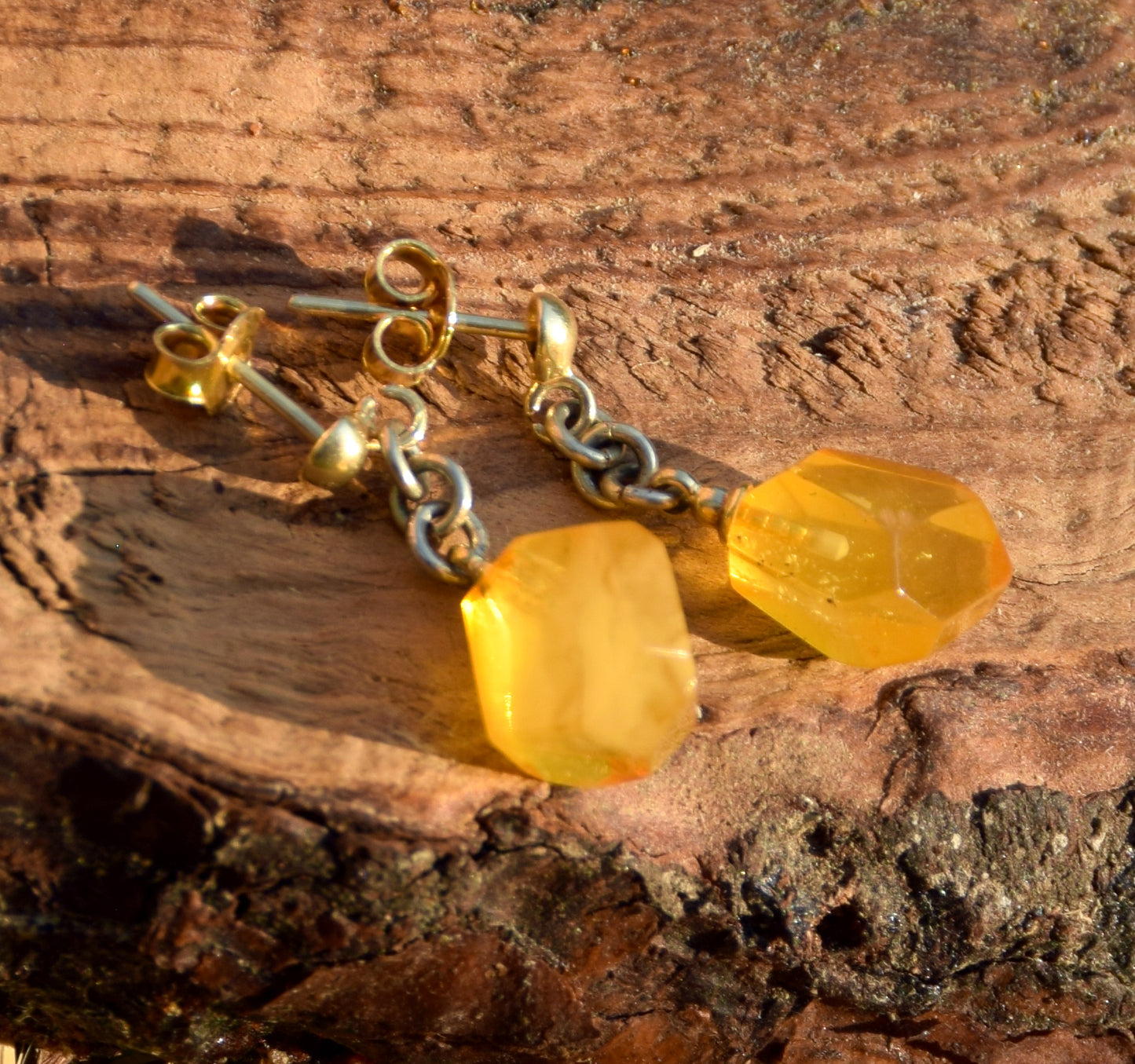 Delicate earrings in natural Imperial Amber and 18k Gold-plated 925 Silver, MJ Baltica, BZK164