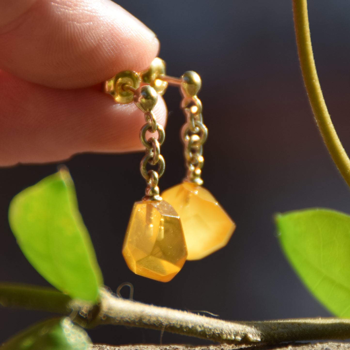 Delicati orecchini in Ambra naturale imperiale e Argento 925 placcato in Oro 18k, MJ Baltica, BZK164