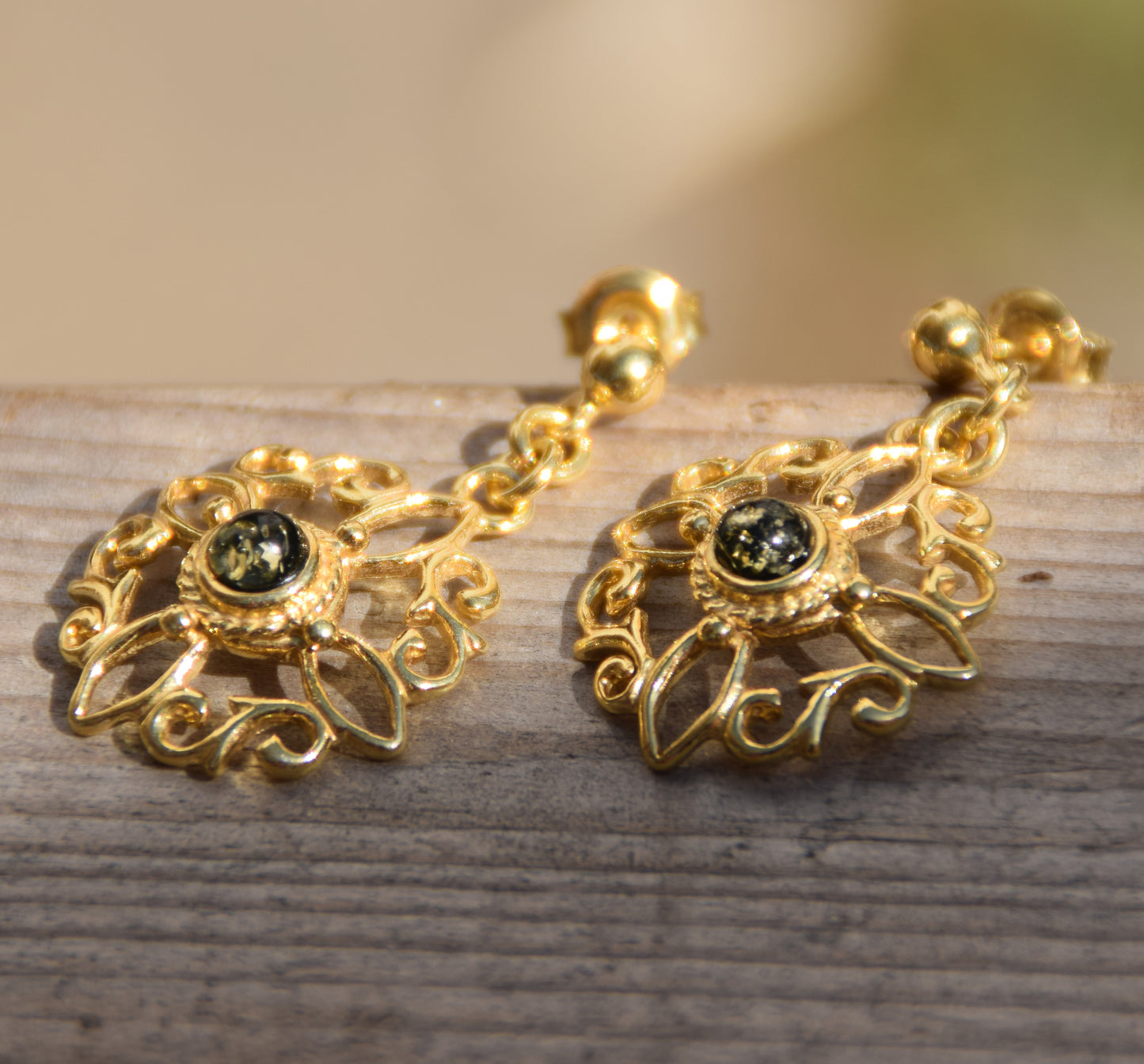 Witch knot earrings in natural green Amber and 18k Gold plated Silver, MJ Baltica, BZK167