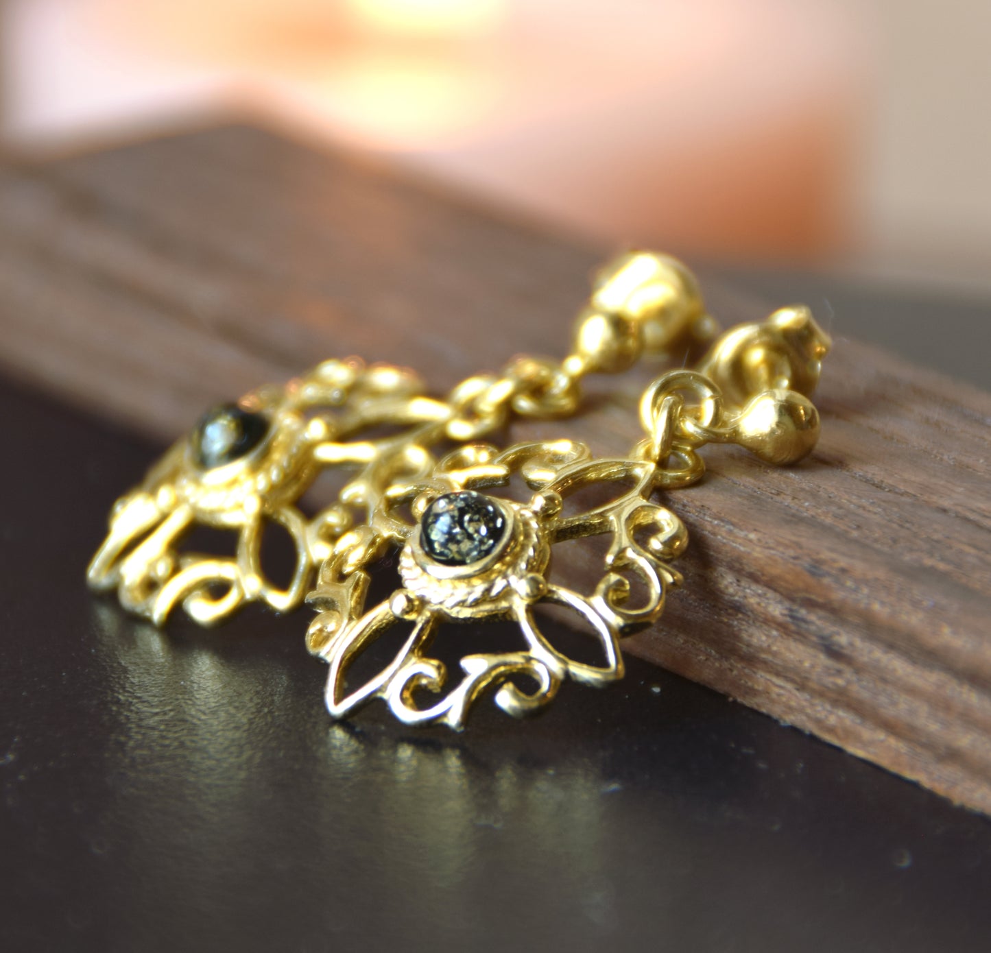 Witch knot earrings in natural green Amber and 18k Gold plated Silver, MJ Baltica, BZK167
