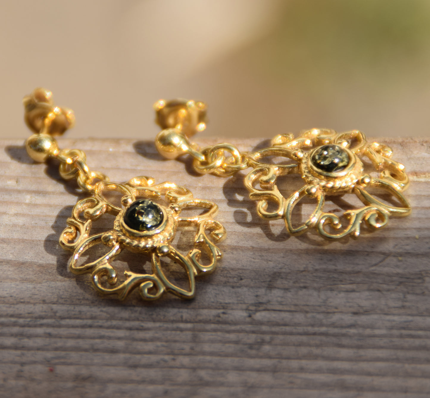 Witch knot earrings in natural green Amber and 18k Gold plated Silver, MJ Baltica, BZK167