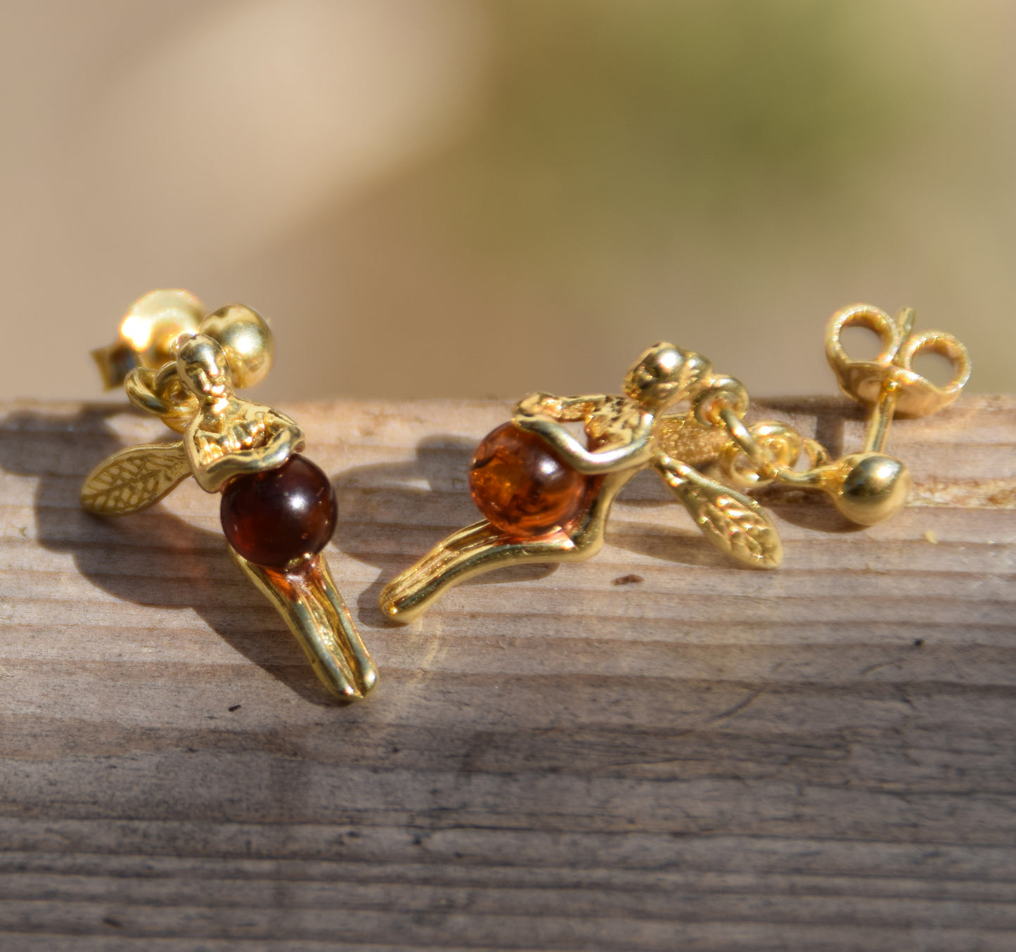 Bright earrings with fairies in natural cognac-colored amber and 18k gold-plated 925 sterling silver, MJ Baltica, BZK168