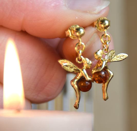 Bright earrings with fairies in natural cognac-colored amber and 18k gold-plated 925 sterling silver, MJ Baltica, BZK168