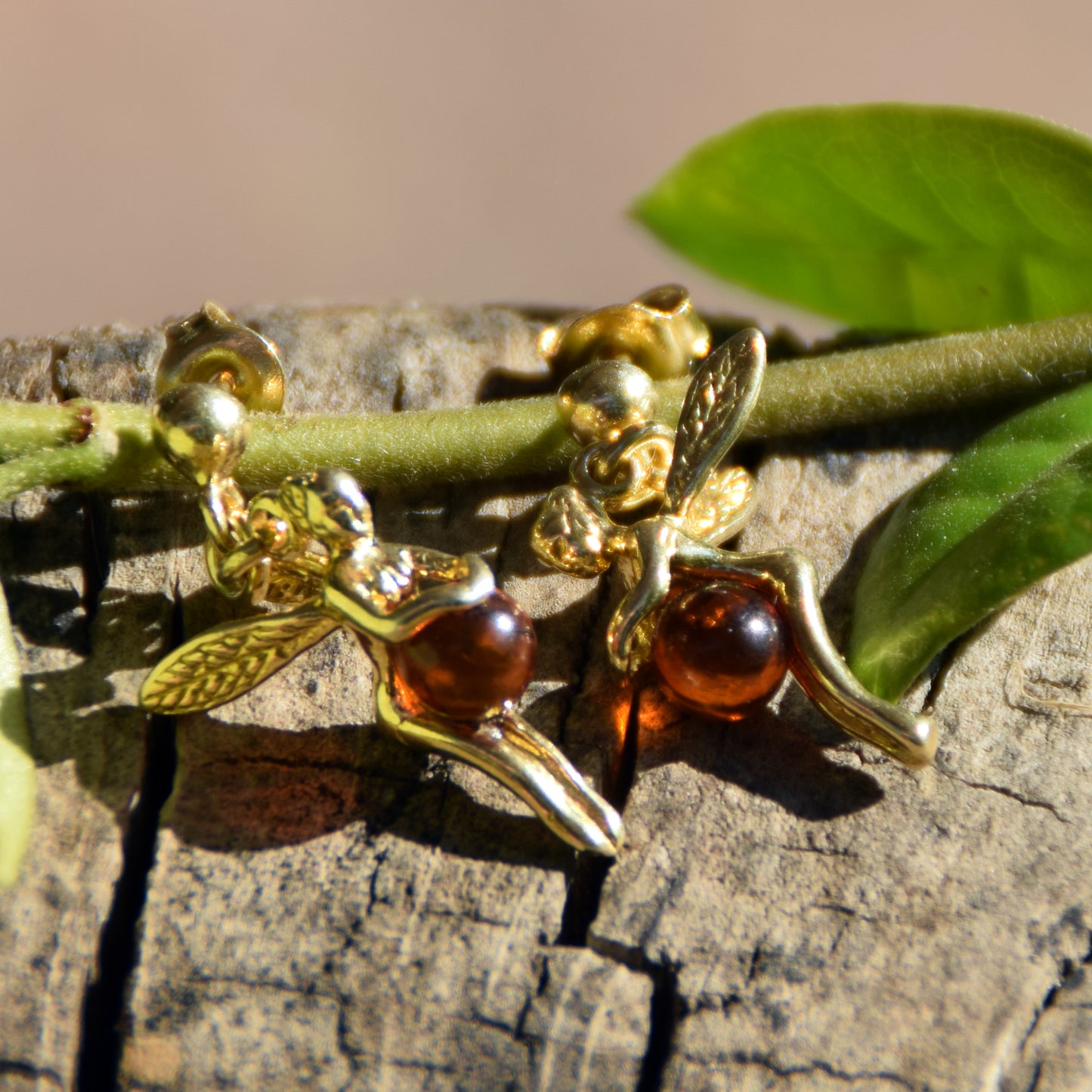 Bright earrings with fairies in natural cognac-colored amber and 18k gold-plated 925 sterling silver, MJ Baltica, BZK168