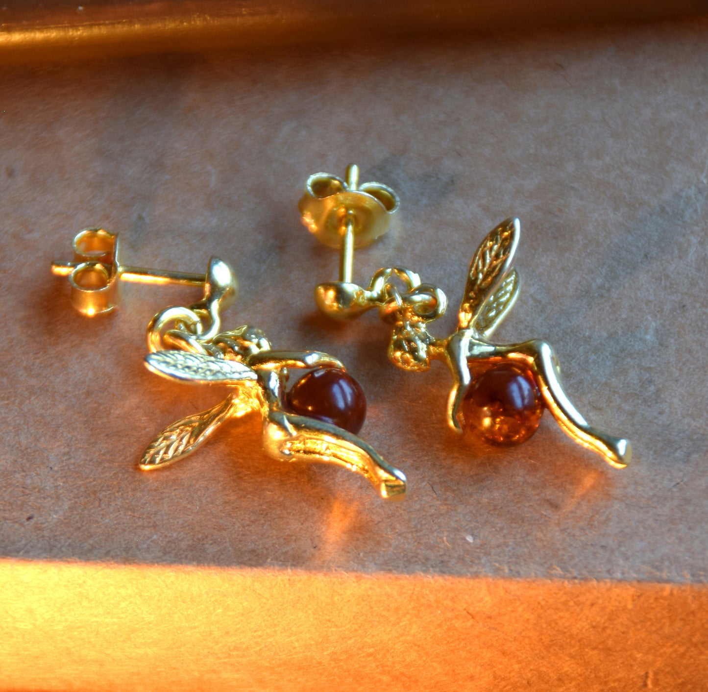 Bright earrings with fairies in natural cognac-colored amber and 18k gold-plated 925 sterling silver, MJ Baltica, BZK168