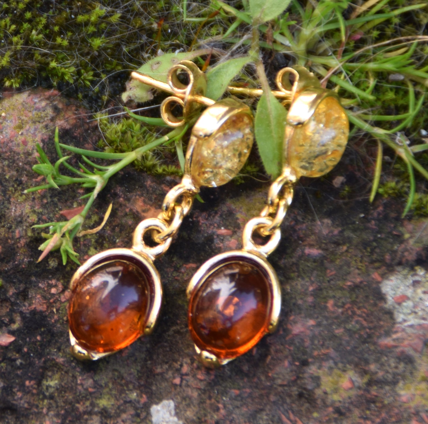 Elegante Ohrringe aus Naturbernstein in Cognacfarbe, 925er Sterlingsilber 18k vergoldet, MJ Baltica, BZK170