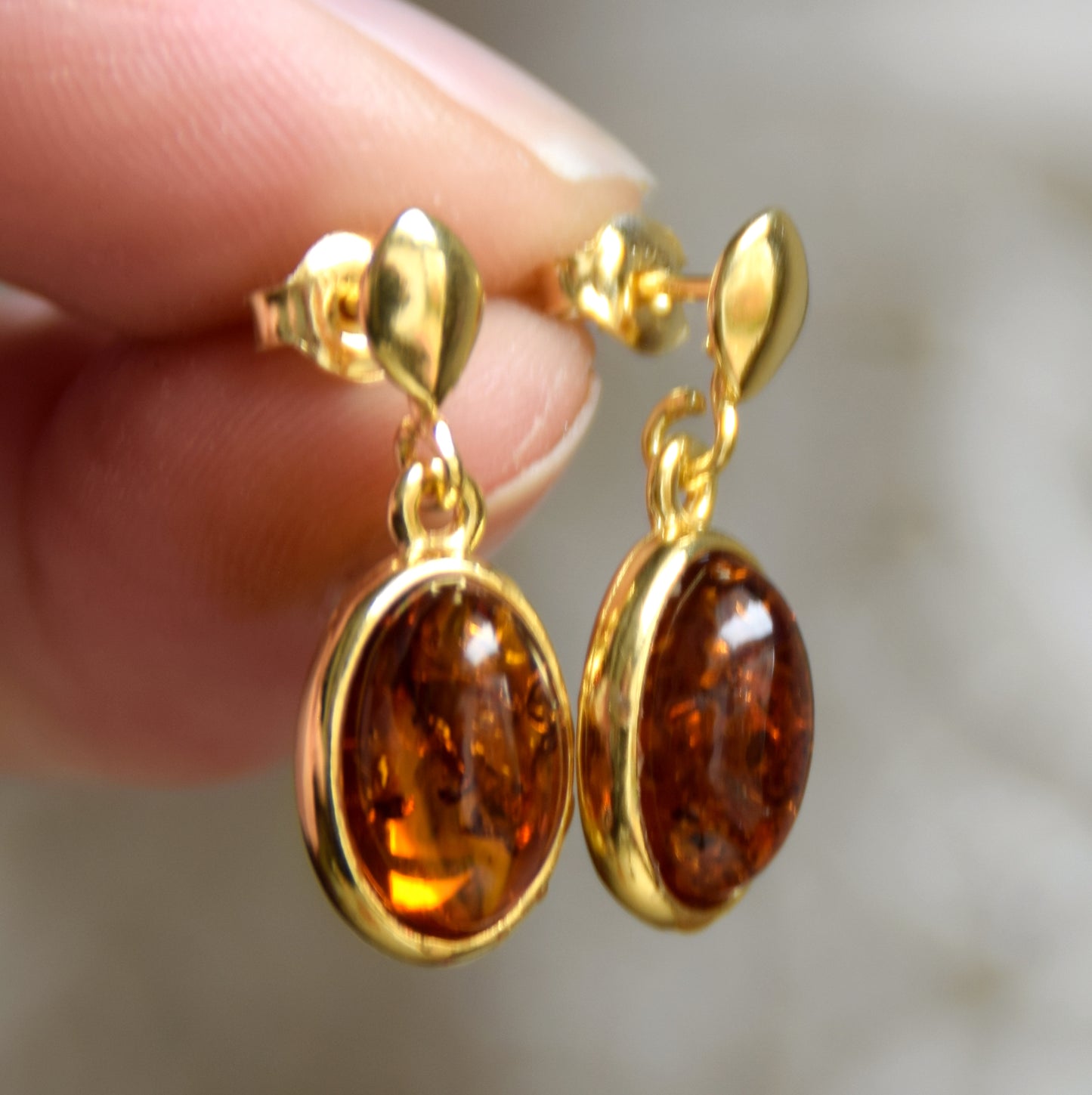 Elegant oval earrings in natural cognac Amber and 18k Gold plated 925 Sterling Silver, MJ Baltica, BZK171