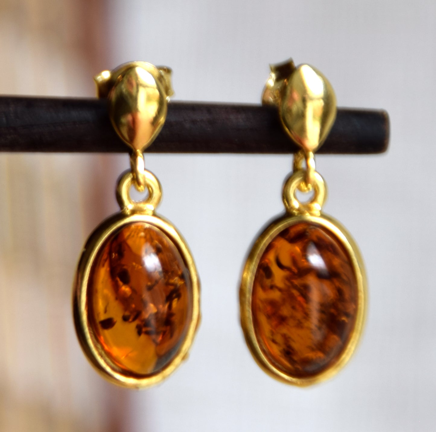 Elegant oval earrings in natural cognac Amber and 18k Gold plated 925 Sterling Silver, MJ Baltica, BZK171