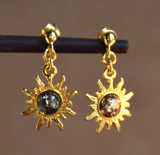 Elegant sun-shaped earrings in natural green Amber and 18k Gold plated 925 Sterling Silver, MJ Baltica, BZK176