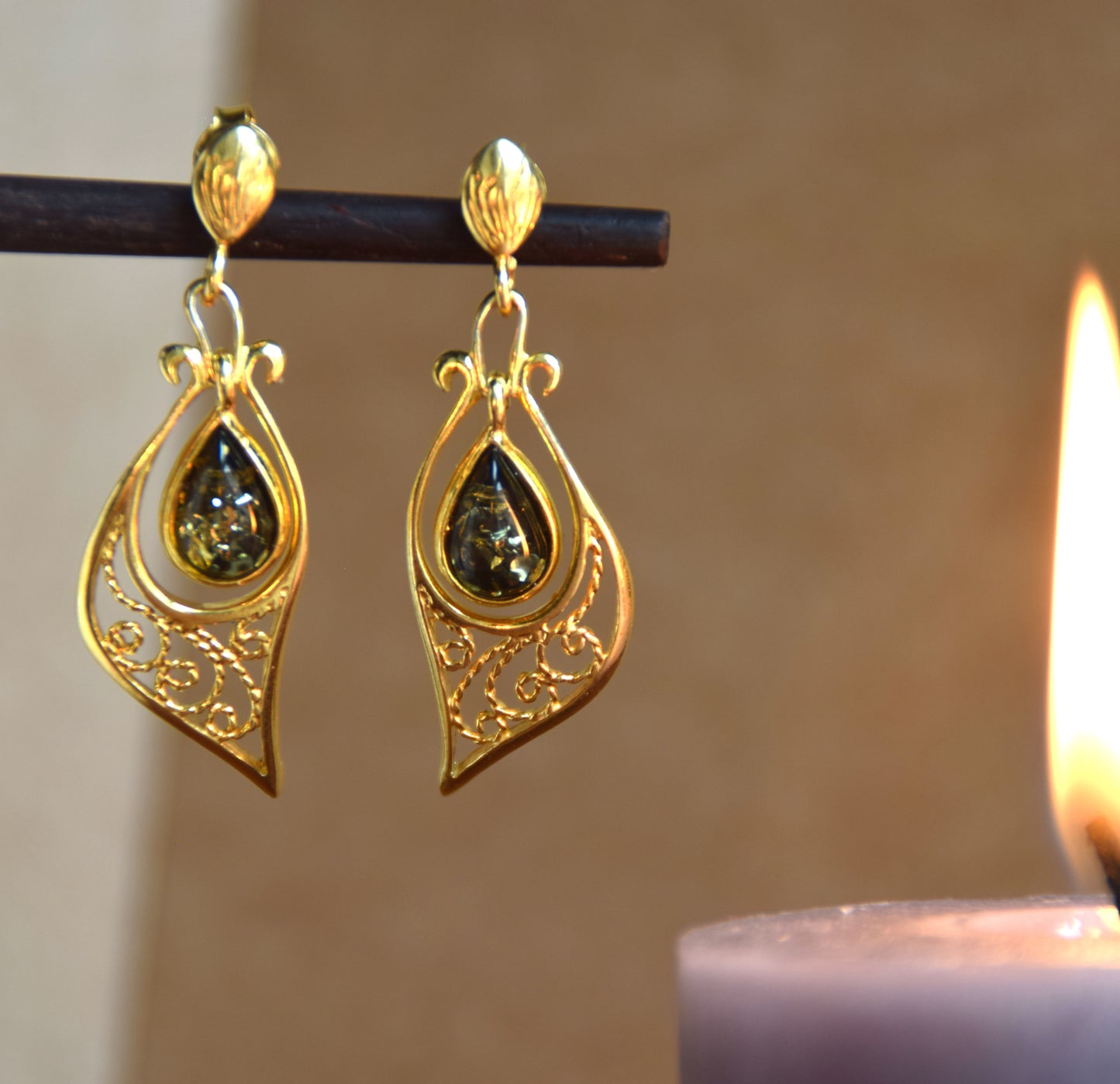 Oriental earrings with natural green amber filigree and 18k gold-plated 925 sterling silver, MJ Baltica, BZK178
