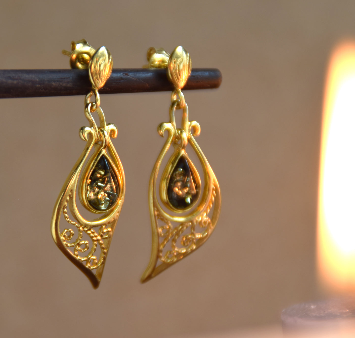 Oriental earrings with natural green amber filigree and 18k gold-plated 925 sterling silver, MJ Baltica, BZK178