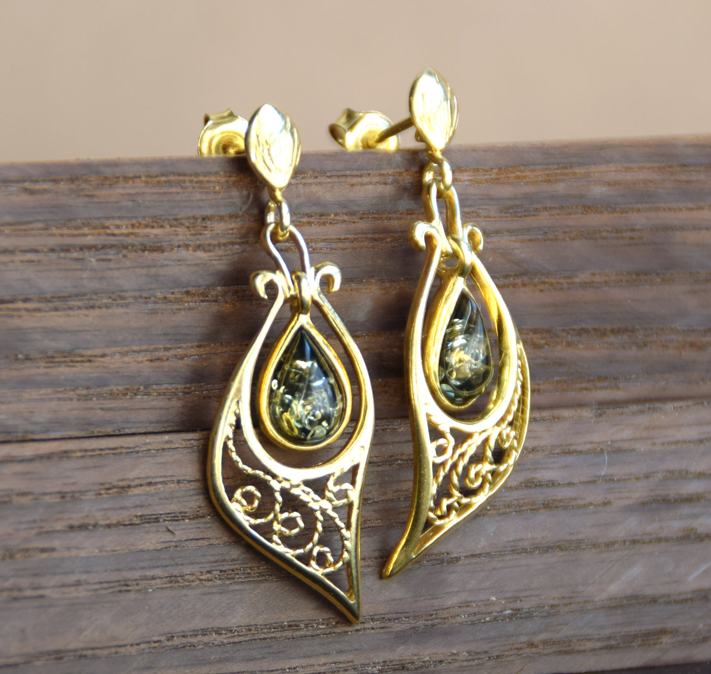 Oriental earrings with natural green amber filigree and 18k gold-plated 925 sterling silver, MJ Baltica, BZK178