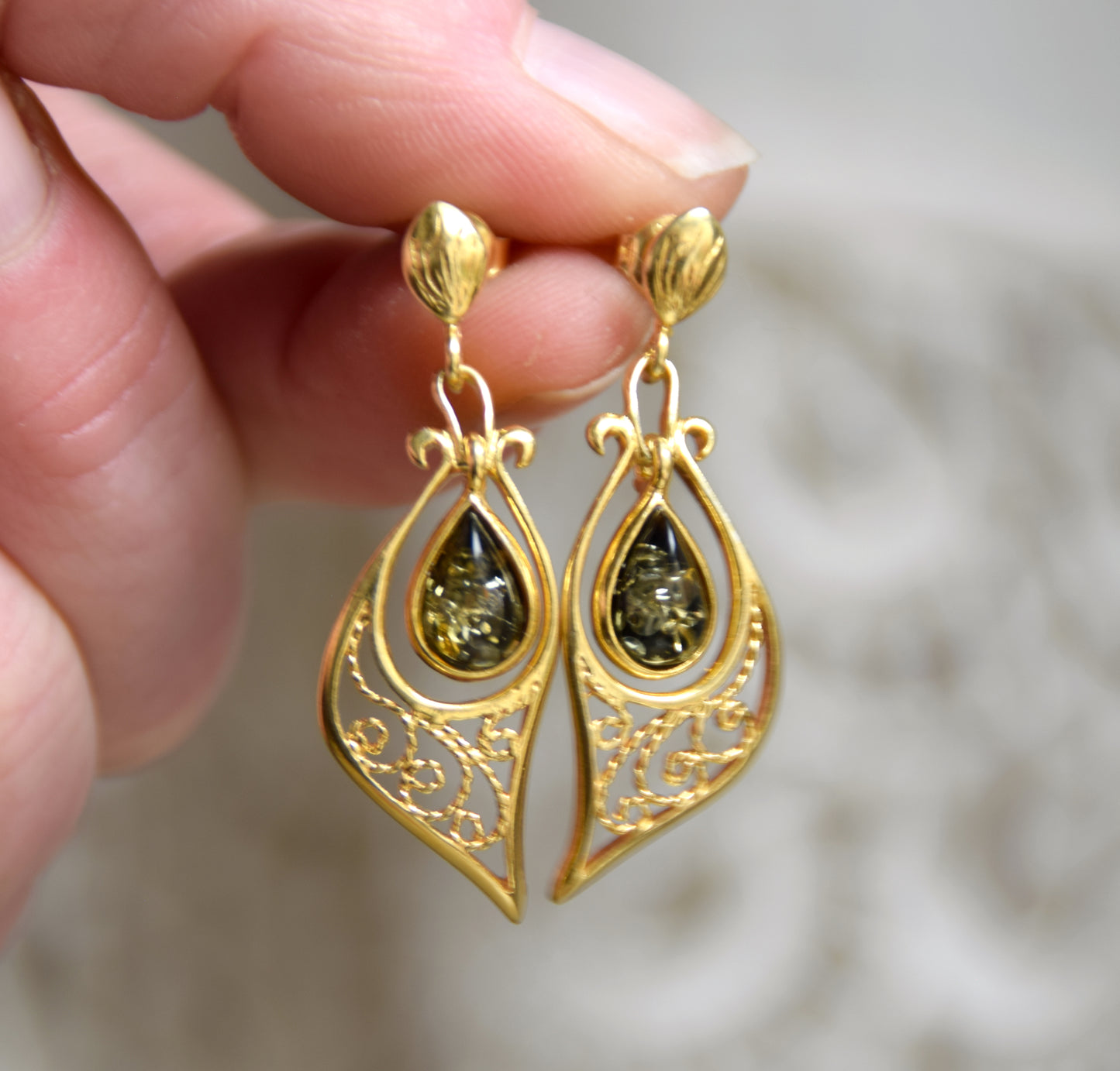 Oriental earrings with natural green amber filigree and 18k gold-plated 925 sterling silver, MJ Baltica, BZK178