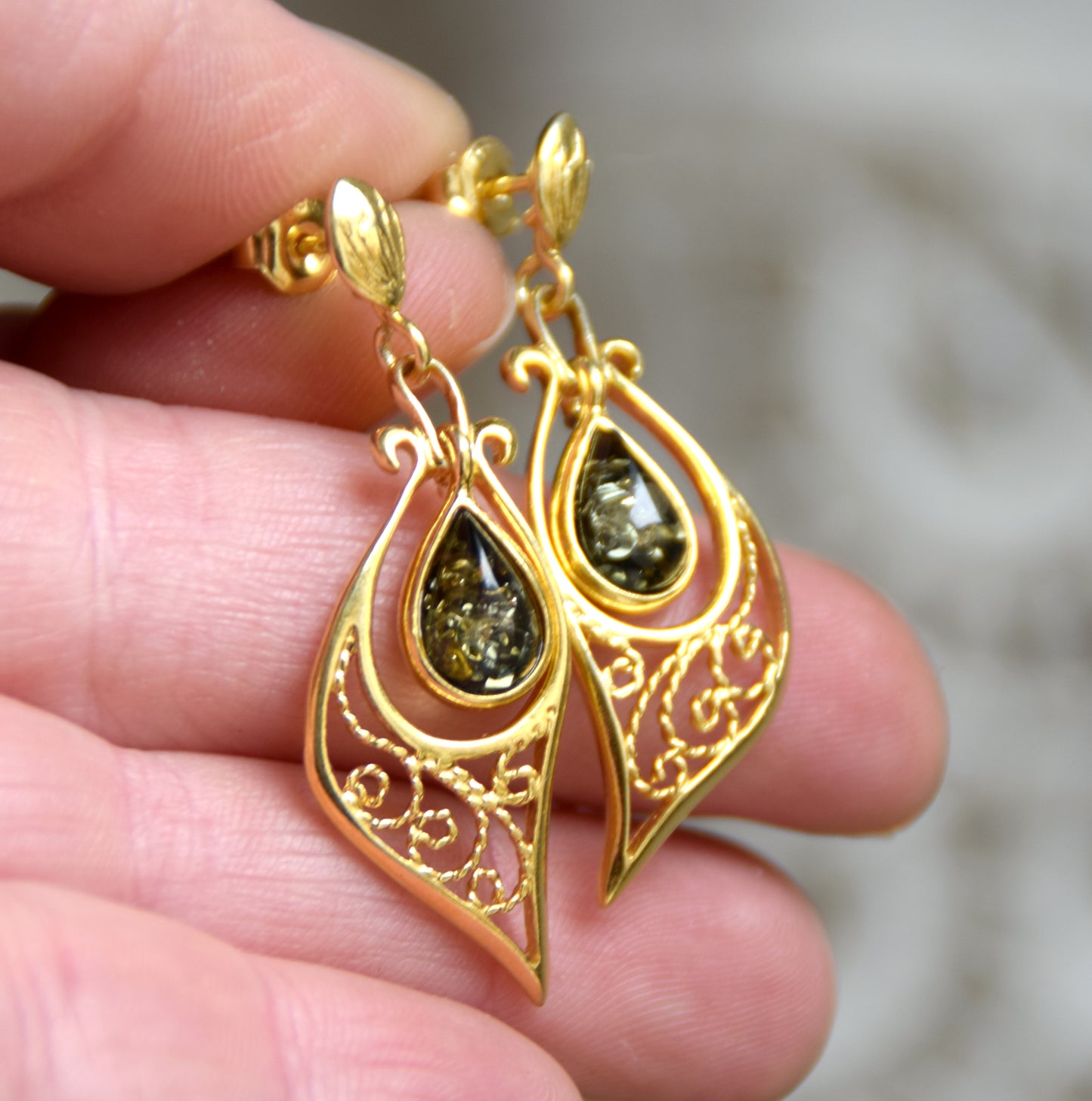 Oriental earrings with natural green amber filigree and 18k gold-plated 925 sterling silver, MJ Baltica, BZK178