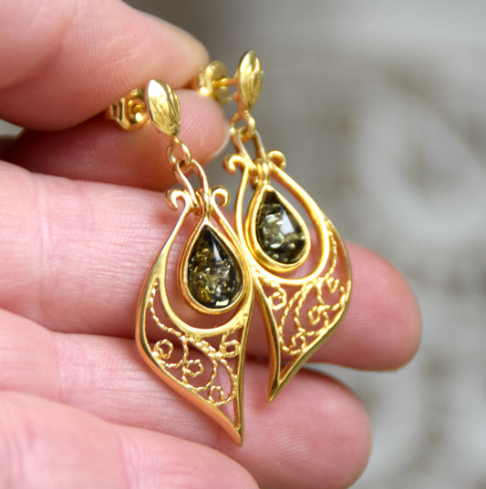 Oriental earrings with natural green amber filigree and 18k gold-plated 925 sterling silver, MJ Baltica, BZK178