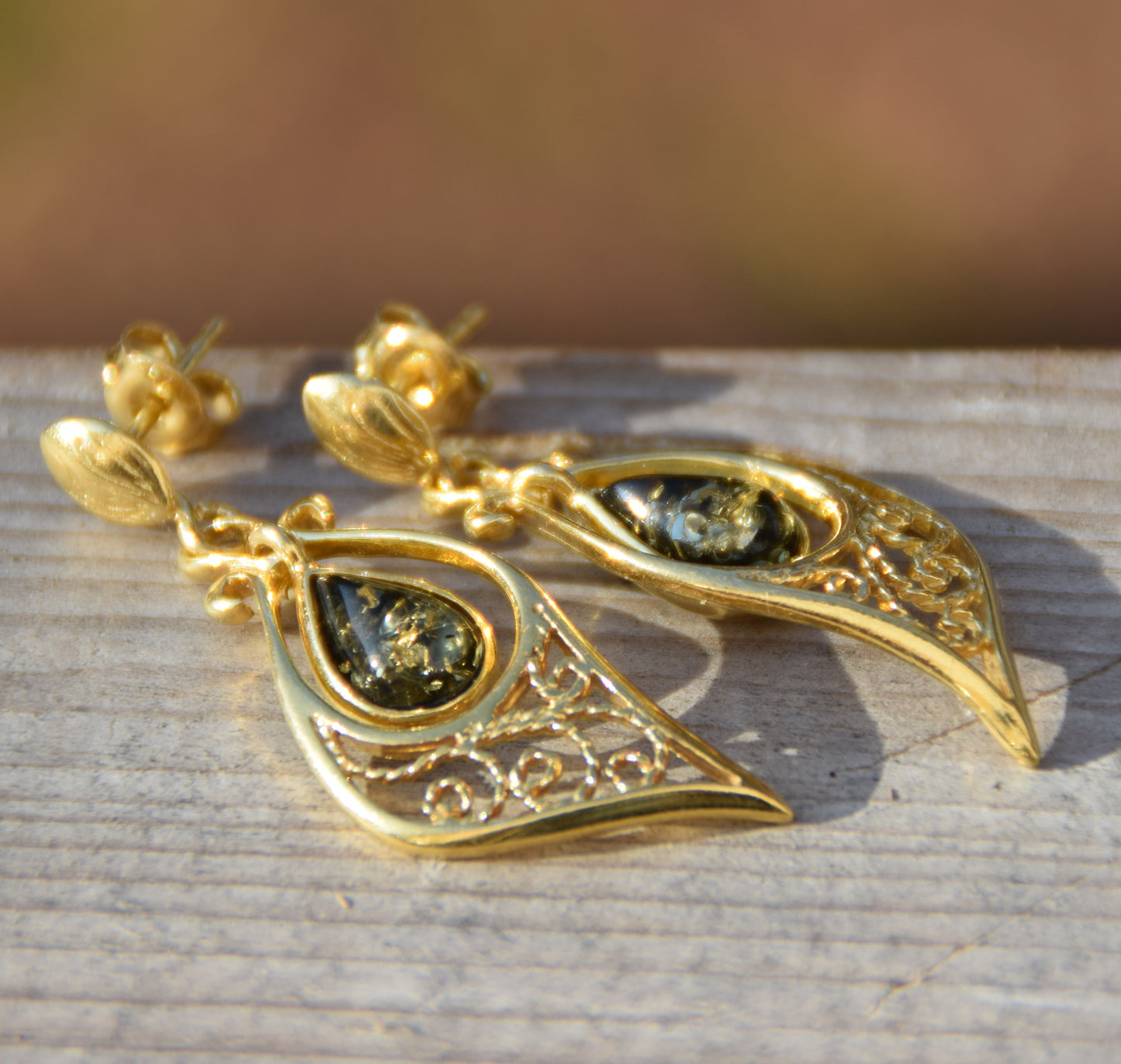 Oriental earrings with natural green amber filigree and 18k gold-plated 925 sterling silver, MJ Baltica, BZK178
