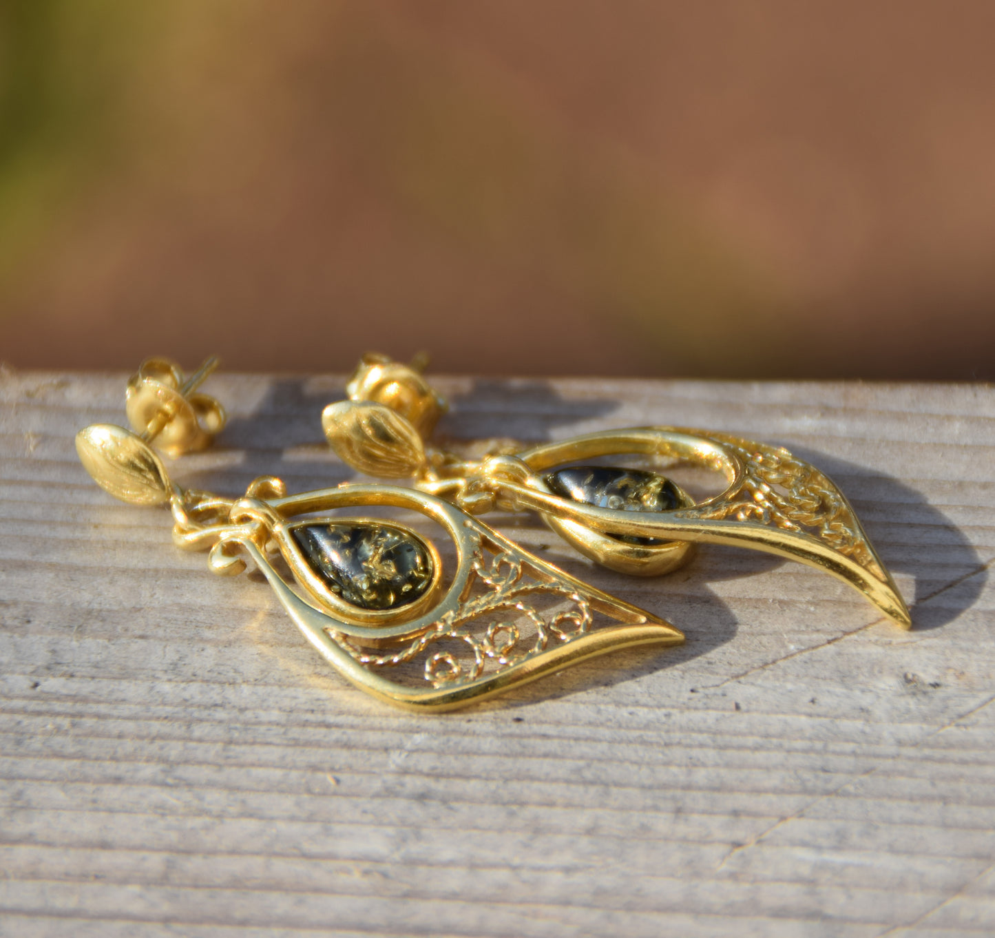 Oriental earrings with natural green amber filigree and 18k gold-plated 925 sterling silver, MJ Baltica, BZK178