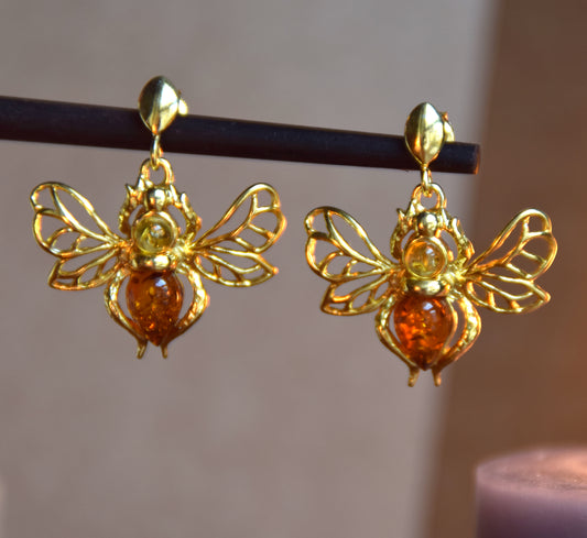 Elegant bee earrings with natural cognac and gold amber and 18k Gold plated 925 Sterling Silver, MJ Baltica, BZK182