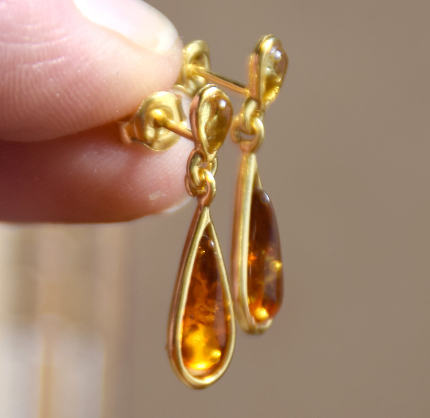 Elegant floral earrings in natural cognac and gold Amber and 18k Gold plated 925 Sterling Silver, MJ Baltica, BZK183