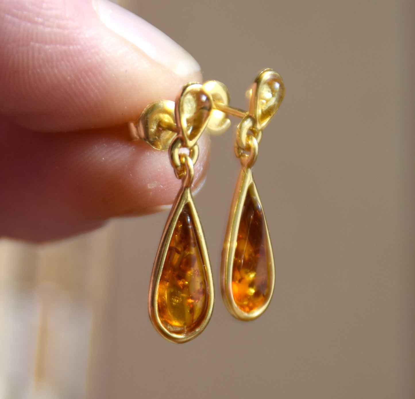 Elegant floral earrings in natural cognac and gold Amber and 18k Gold plated 925 Sterling Silver, MJ Baltica, BZK183