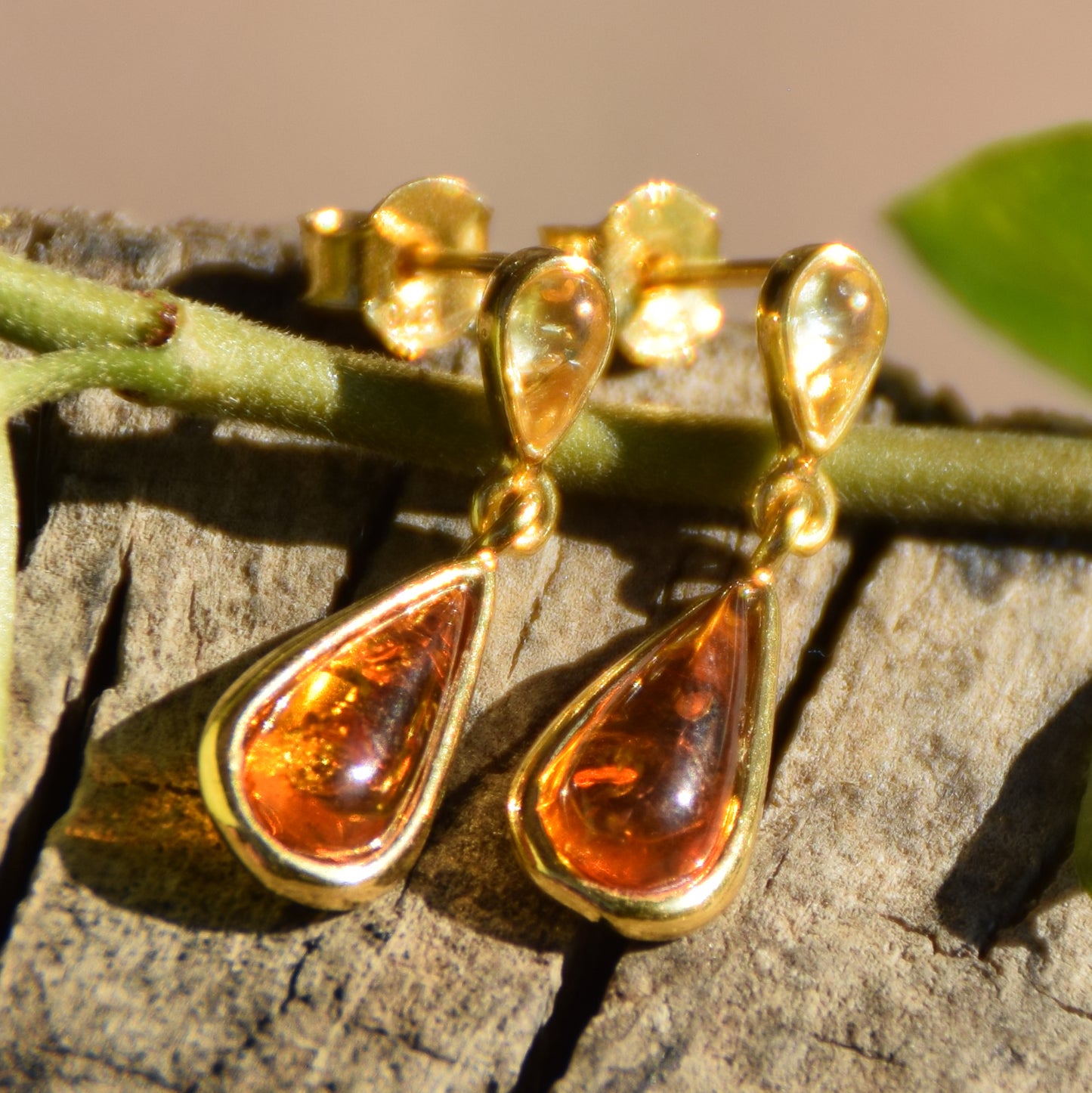 Elegant floral earrings in natural cognac and gold Amber and 18k Gold plated 925 Sterling Silver, MJ Baltica, BZK183