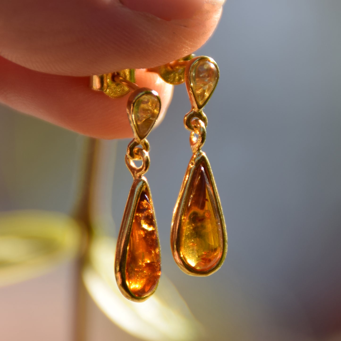 Elegant floral earrings in natural cognac and gold Amber and 18k Gold plated 925 Sterling Silver, MJ Baltica, BZK183