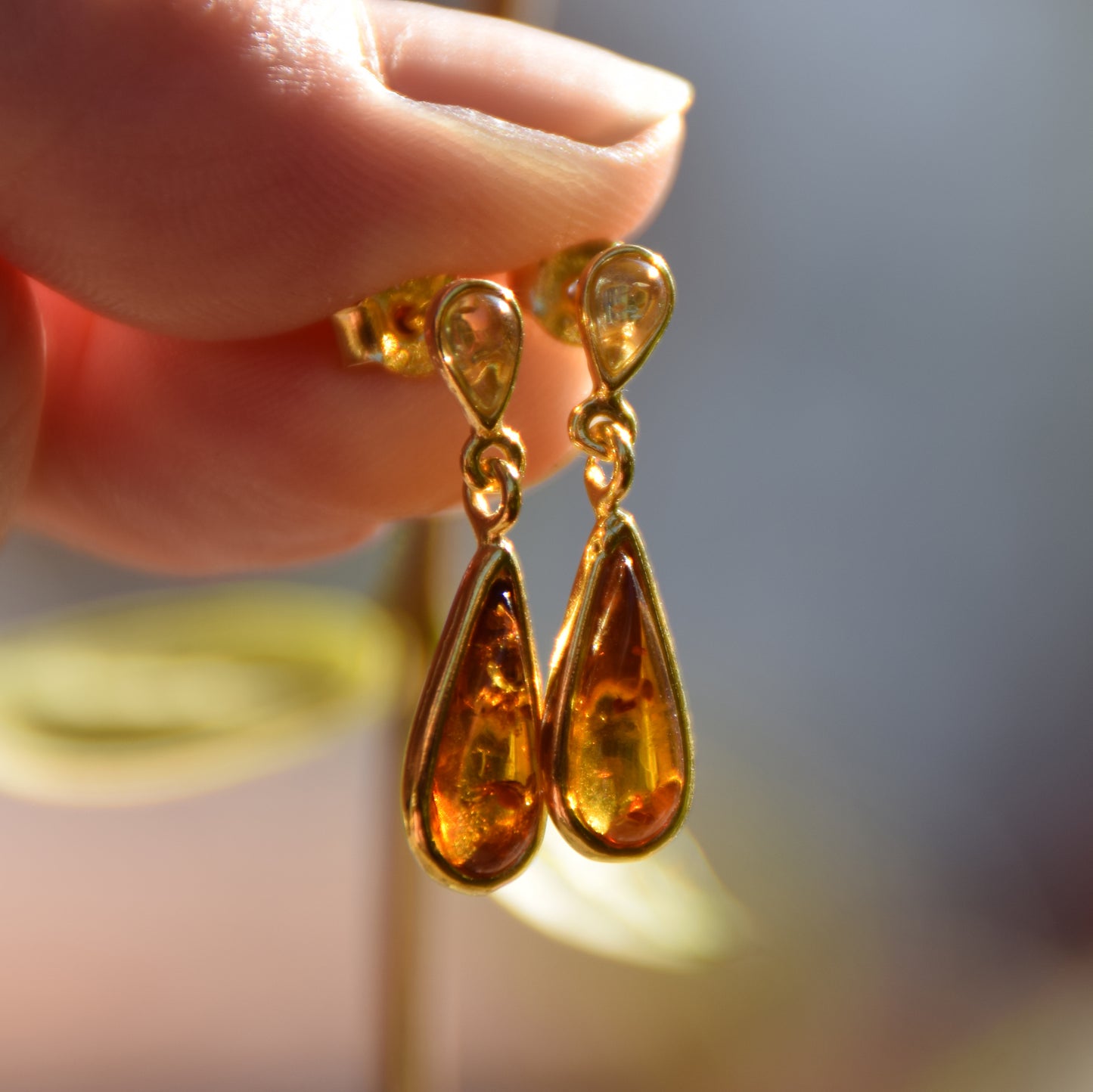 Elegant floral earrings in natural cognac and gold Amber and 18k Gold plated 925 Sterling Silver, MJ Baltica, BZK183