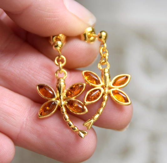 Dragonfly earrings, a symbol of freedom, in natural cognac amber and 18k gold-plated 925 sterling silver, MJ Baltica, BZK184