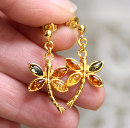 Dragonfly earrings, a symbol of freedom, in natural amber of various shades and 18k gold-plated 925 sterling silver, MJ Baltica, BZK185
