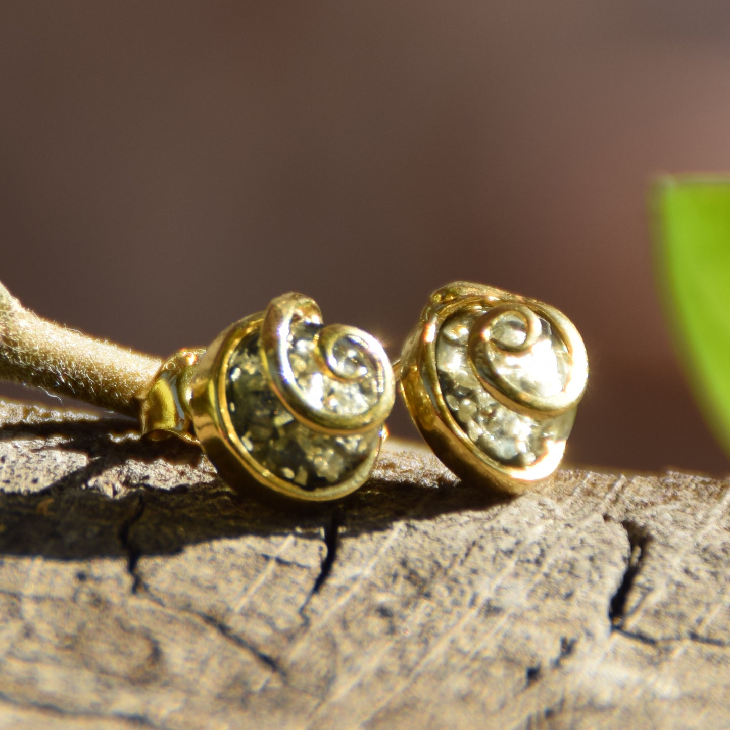 Earrings with spiral in natural green Amber and 18k Gold plated 925 Sterling Silver, MJ Baltica, BZK189