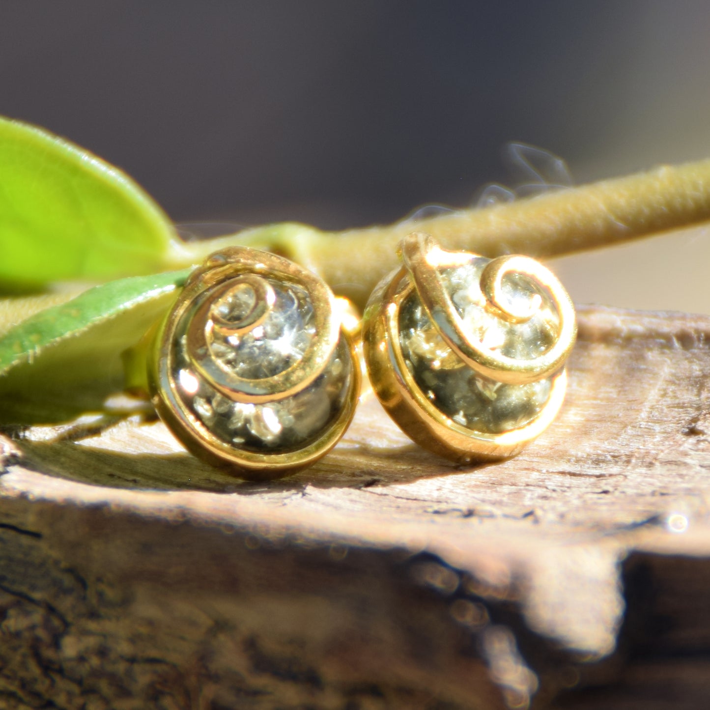 Earrings with spiral in natural green Amber and 18k Gold plated 925 Sterling Silver, MJ Baltica, BZK189