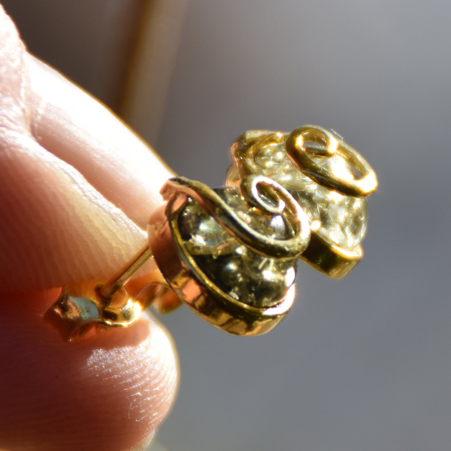 Earrings with spiral in natural green Amber and 18k Gold plated 925 Sterling Silver, MJ Baltica, BZK189