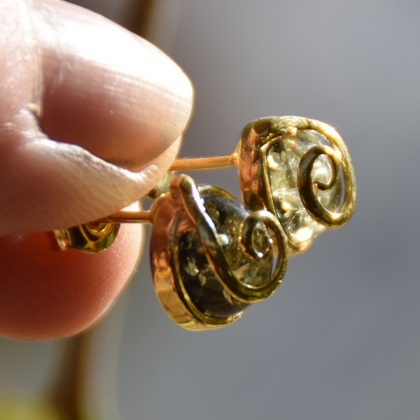 Earrings with spiral in natural green Amber and 18k Gold plated 925 Sterling Silver, MJ Baltica, BZK189