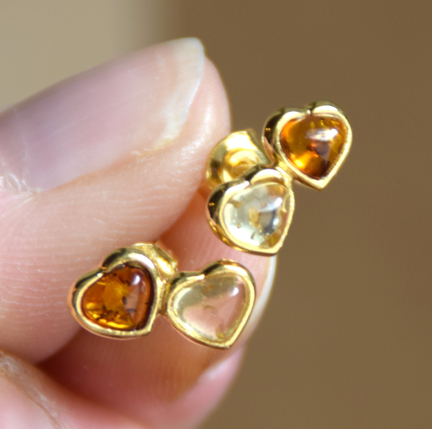 Romantic two-heart earrings in natural cognac and gold amber and 18k gold-plated 925 Sterling Silver, MJ Baltica, BZK191