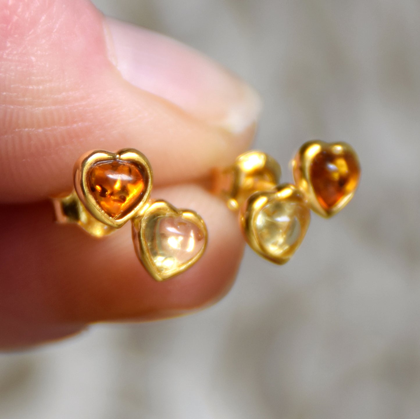 Romantic two-heart earrings in natural cognac and gold amber and 18k gold-plated 925 Sterling Silver, MJ Baltica, BZK191