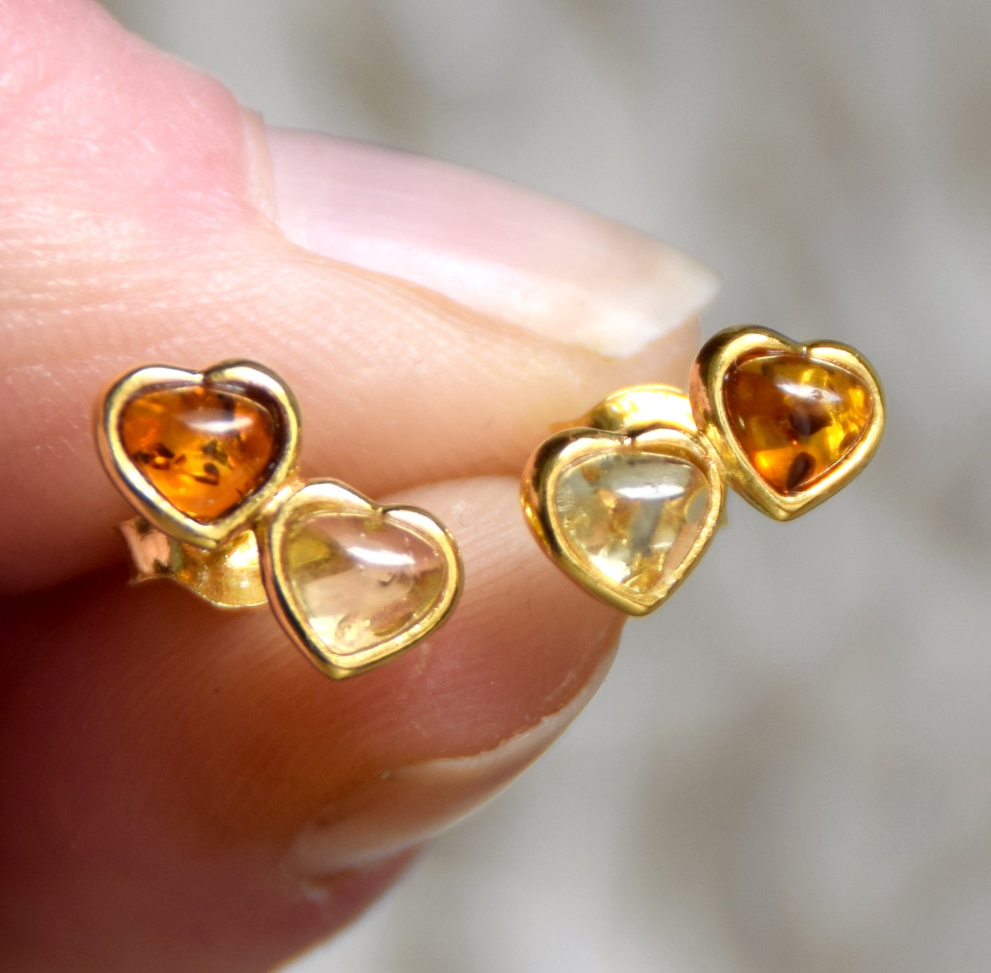 Romantic two-heart earrings in natural cognac and gold amber and 18k gold-plated 925 Sterling Silver, MJ Baltica, BZK191