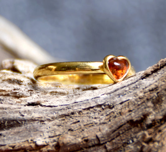 Romantic band ring in natural cognac amber and 18k gold-plated silver, MJ Baltica, BZP006