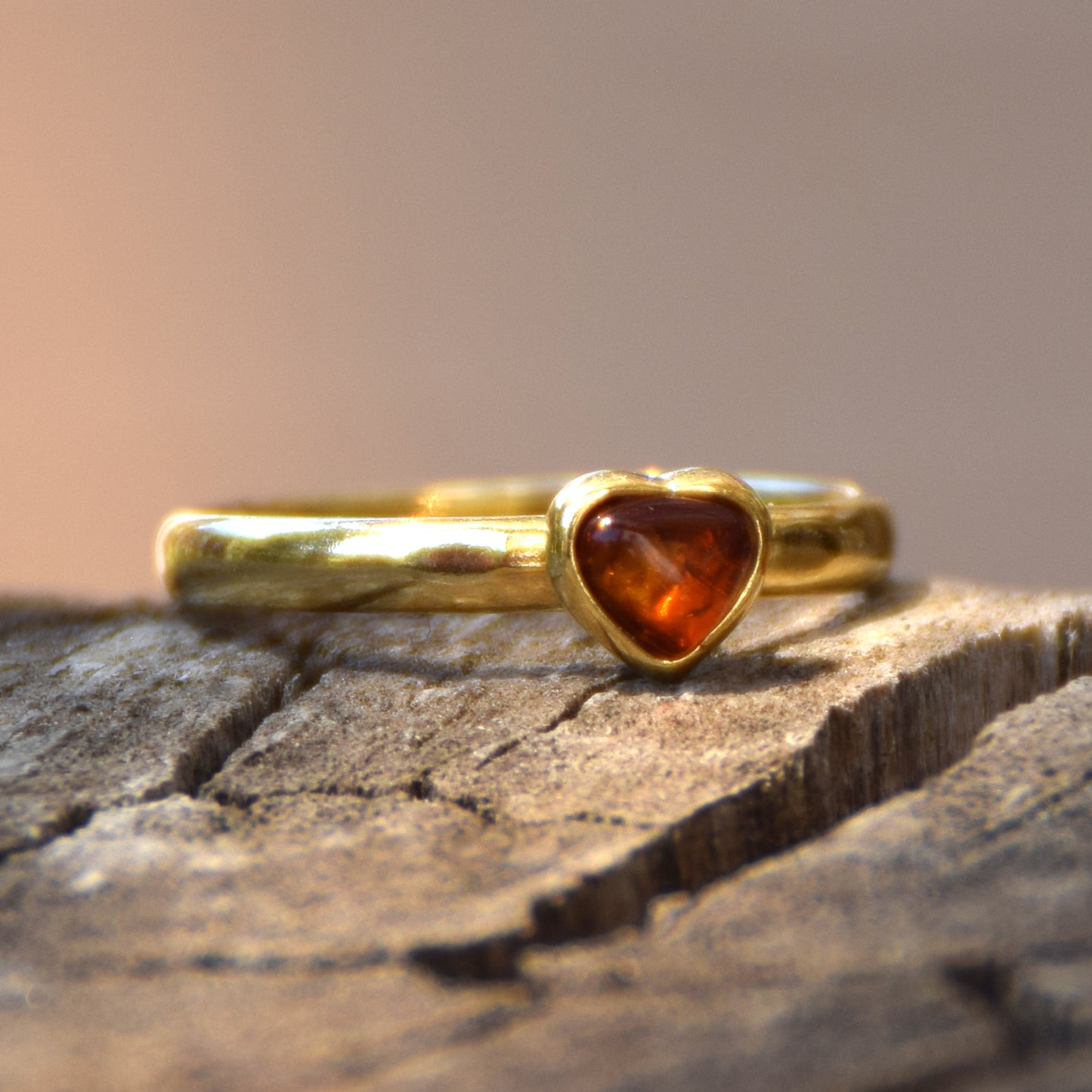 Romantic band ring in natural cognac amber and 18k gold-plated silver, MJ Baltica, BZP006