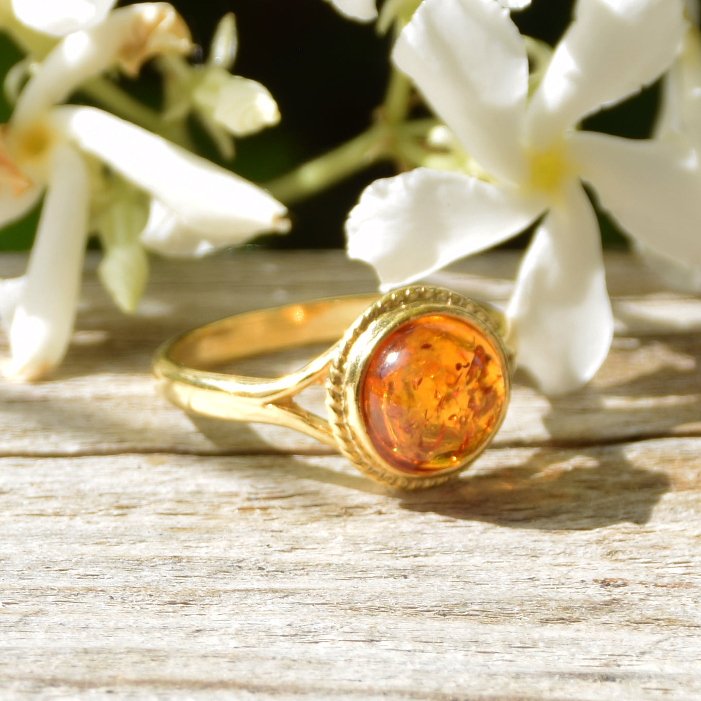 Classic vintage style ring in natural cognac-colored Amber and 18k Gold plated Silver, MJ Baltica, BZP007