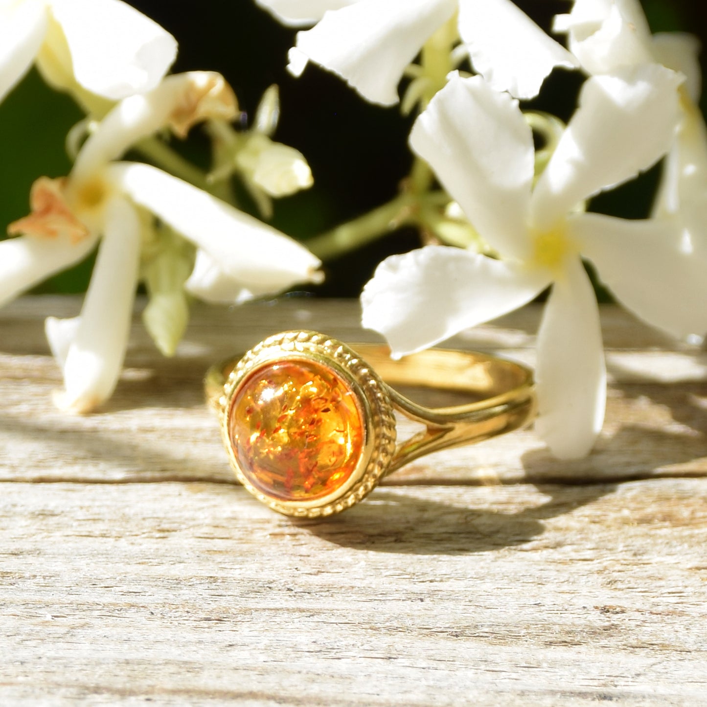 Classic vintage style ring in natural cognac-colored Amber and 18k Gold plated Silver, MJ Baltica, BZP007