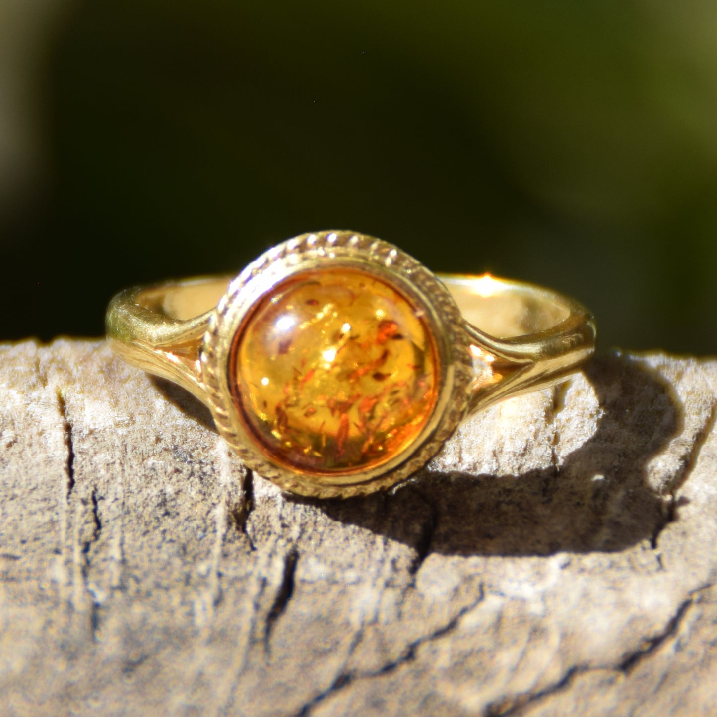 Classic vintage style ring in natural cognac-colored Amber and 18k Gold plated Silver, MJ Baltica, BZP007