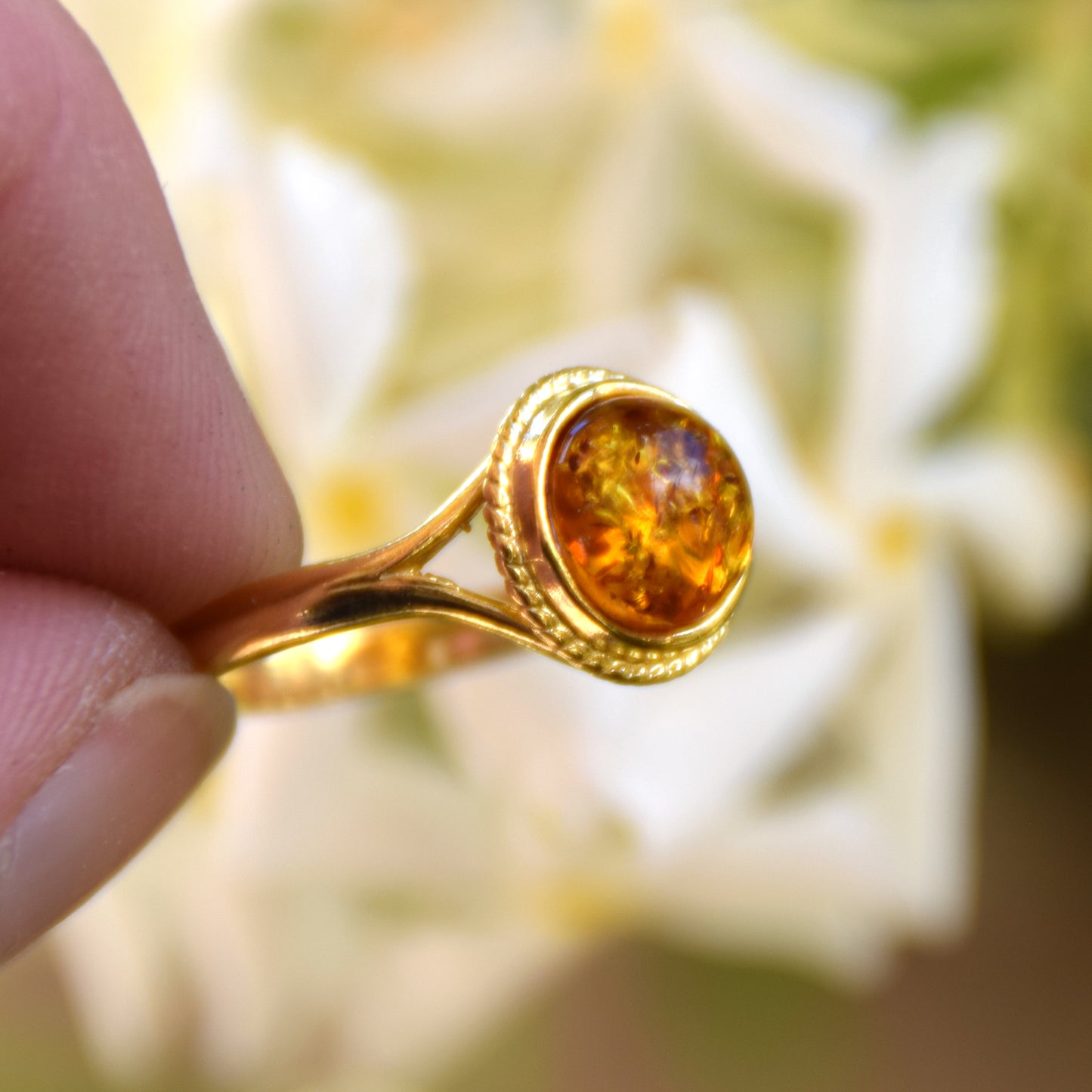 Classic vintage style ring in natural cognac-colored Amber and 18k Gold plated Silver, MJ Baltica, BZP007