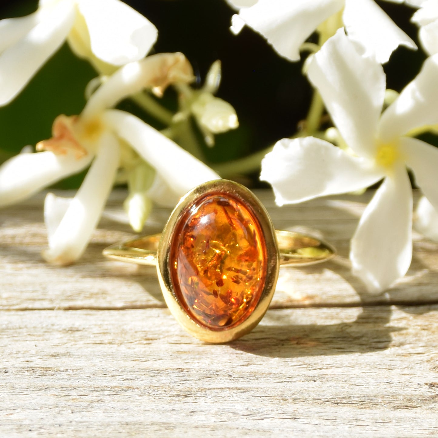 Luminous ring in an essential style with natural cognac-colored Amber and 18k Gold plated Sterling Silver, MJ Baltica, BZP013