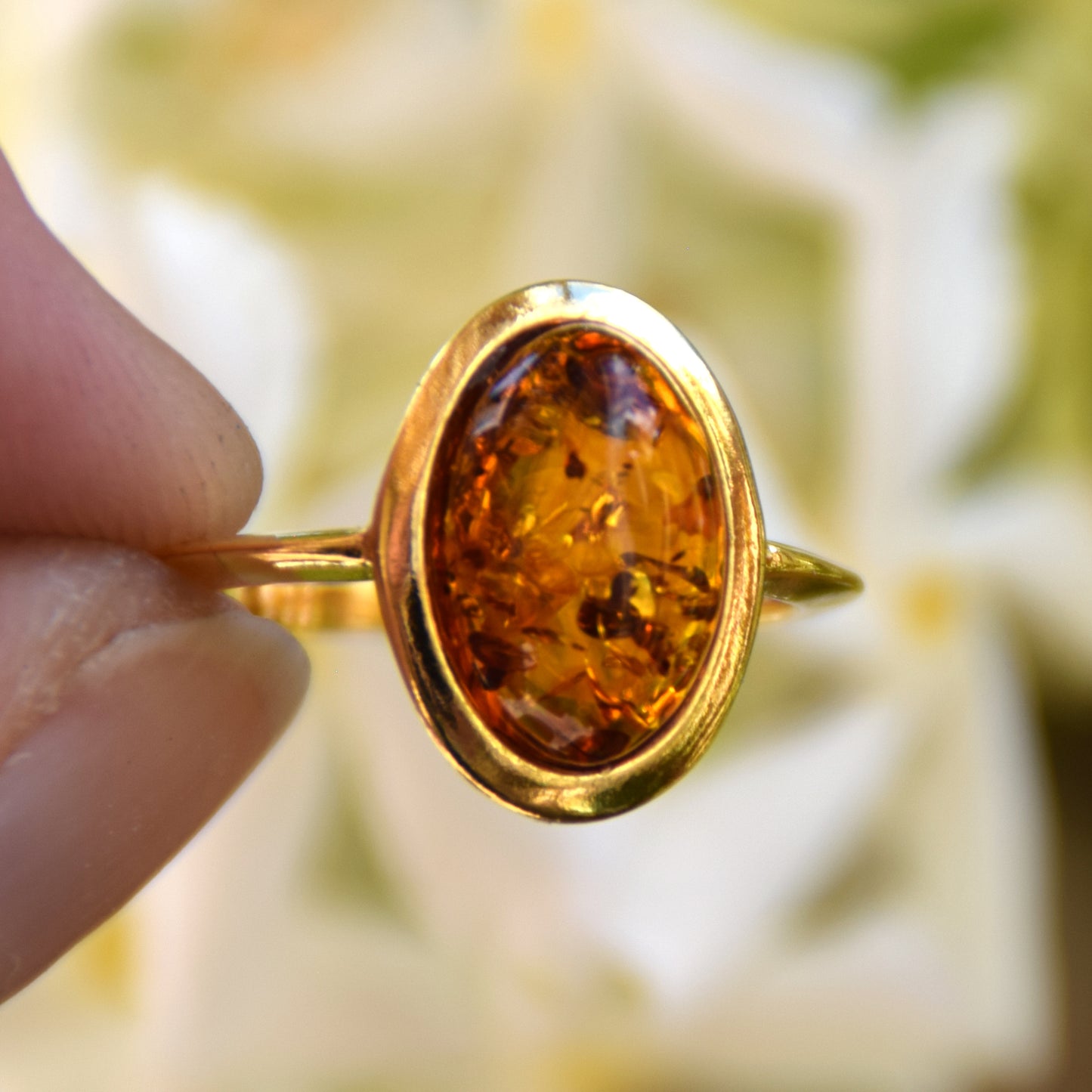 Luminous ring in an essential style with natural cognac-colored Amber and 18k Gold plated Sterling Silver, MJ Baltica, BZP013