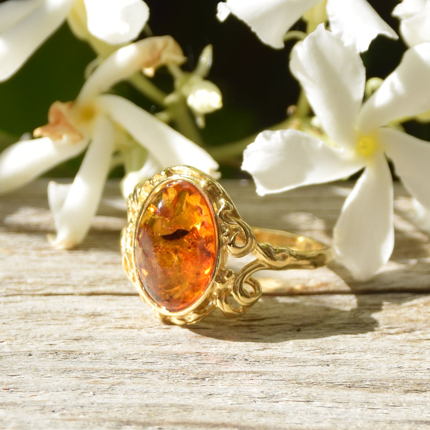 Elegant vintage style ring in natural Baltic Amber, 925 Silver, 18k Gold plated, vintage, classic, oval, BZP014