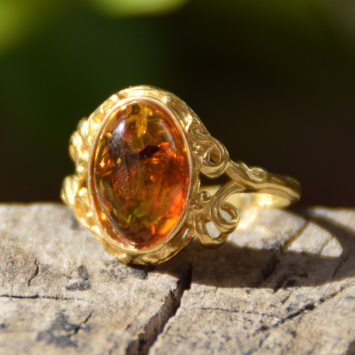 Elegant vintage style ring in natural Baltic Amber, 925 Silver, 18k Gold plated, vintage, classic, oval, BZP014