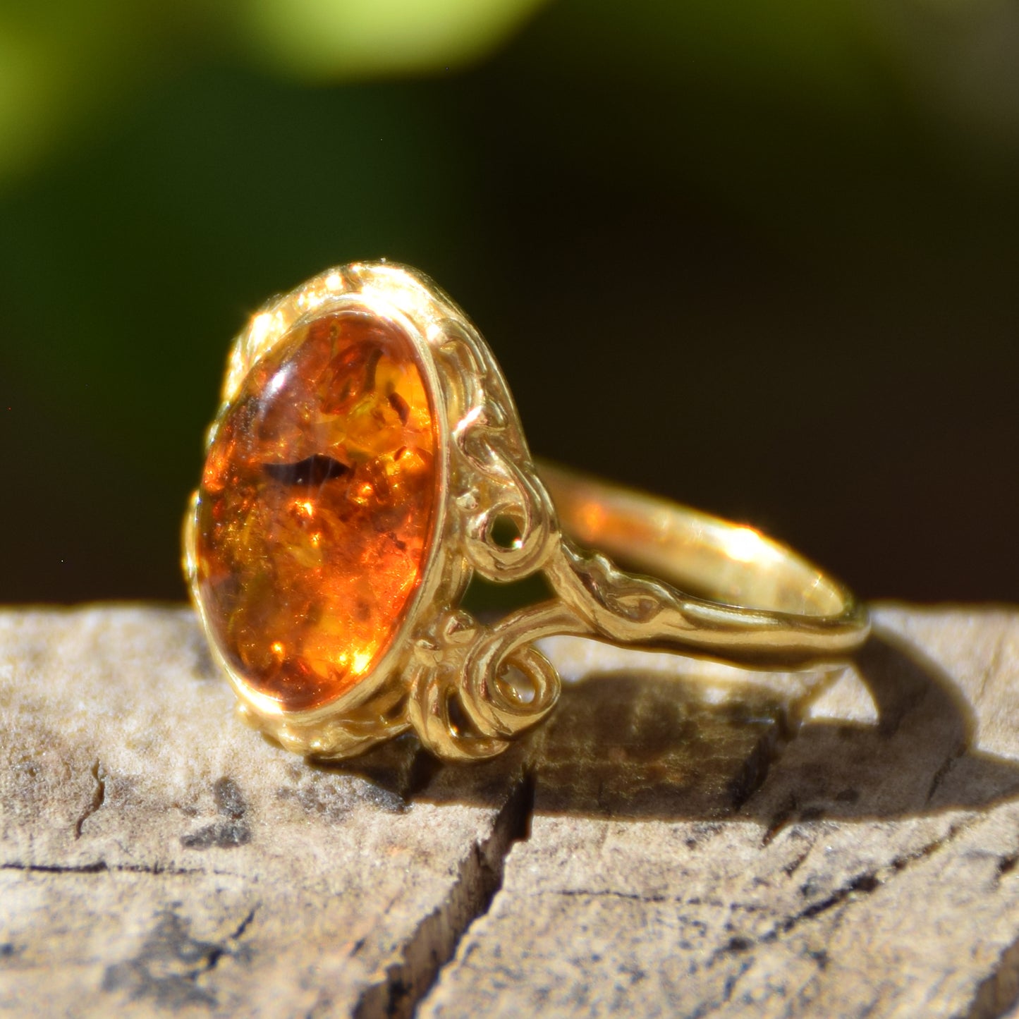 Elegant vintage style ring in natural Baltic Amber, 925 Silver, 18k Gold plated, vintage, classic, oval, BZP014