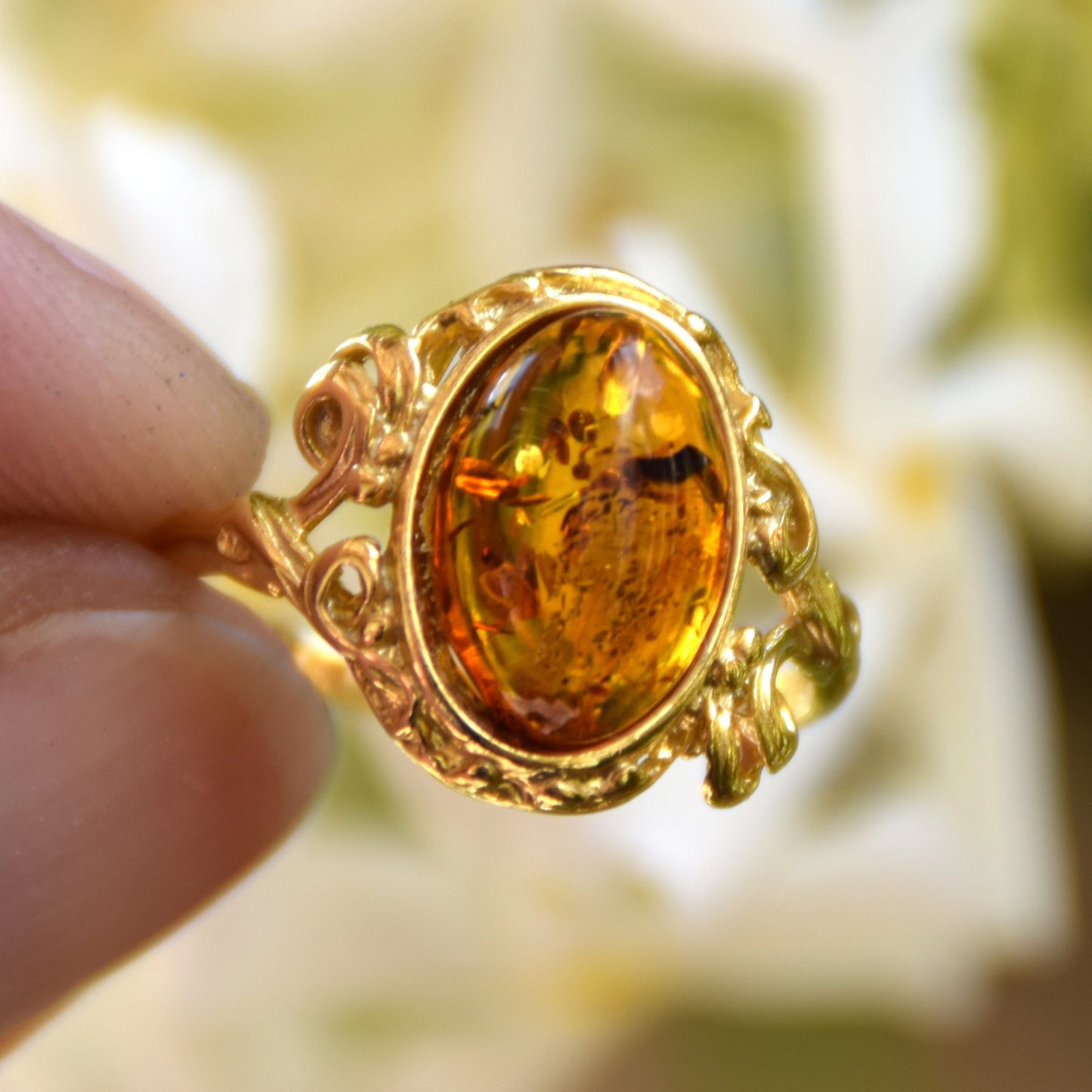 Elegant vintage style ring in natural Baltic Amber, 925 Silver, 18k Gold plated, vintage, classic, oval, BZP014