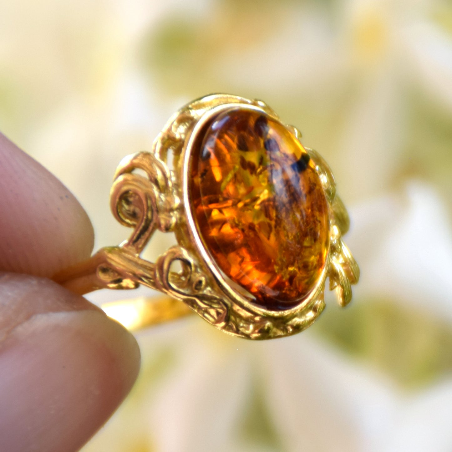 Elegant vintage style ring in natural Baltic Amber, 925 Silver, 18k Gold plated, vintage, classic, oval, BZP014