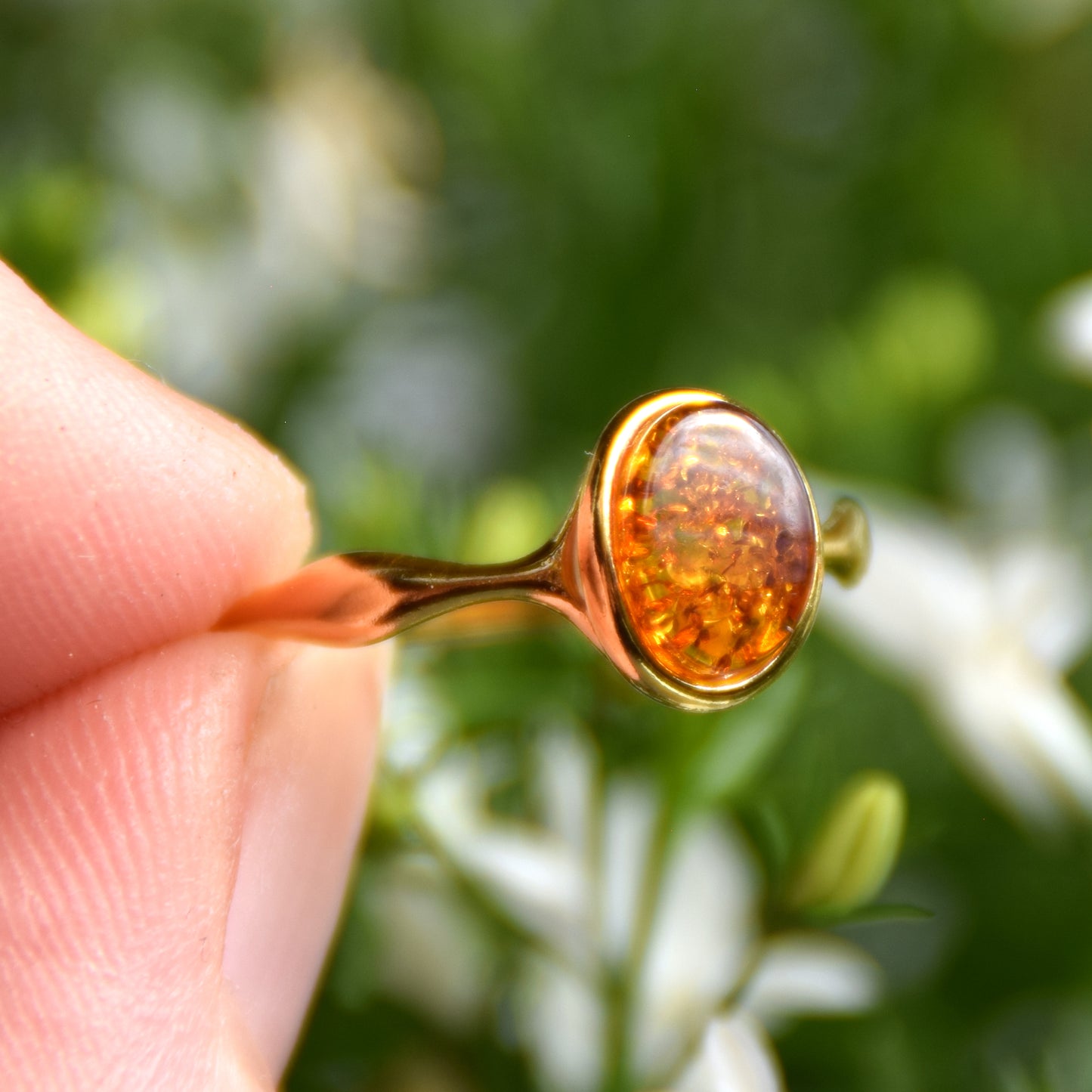 Bandring mit natürlichem Cognac-Bernstein und 18 Karat vergoldetem Silber, MJ Baltica, BZP020